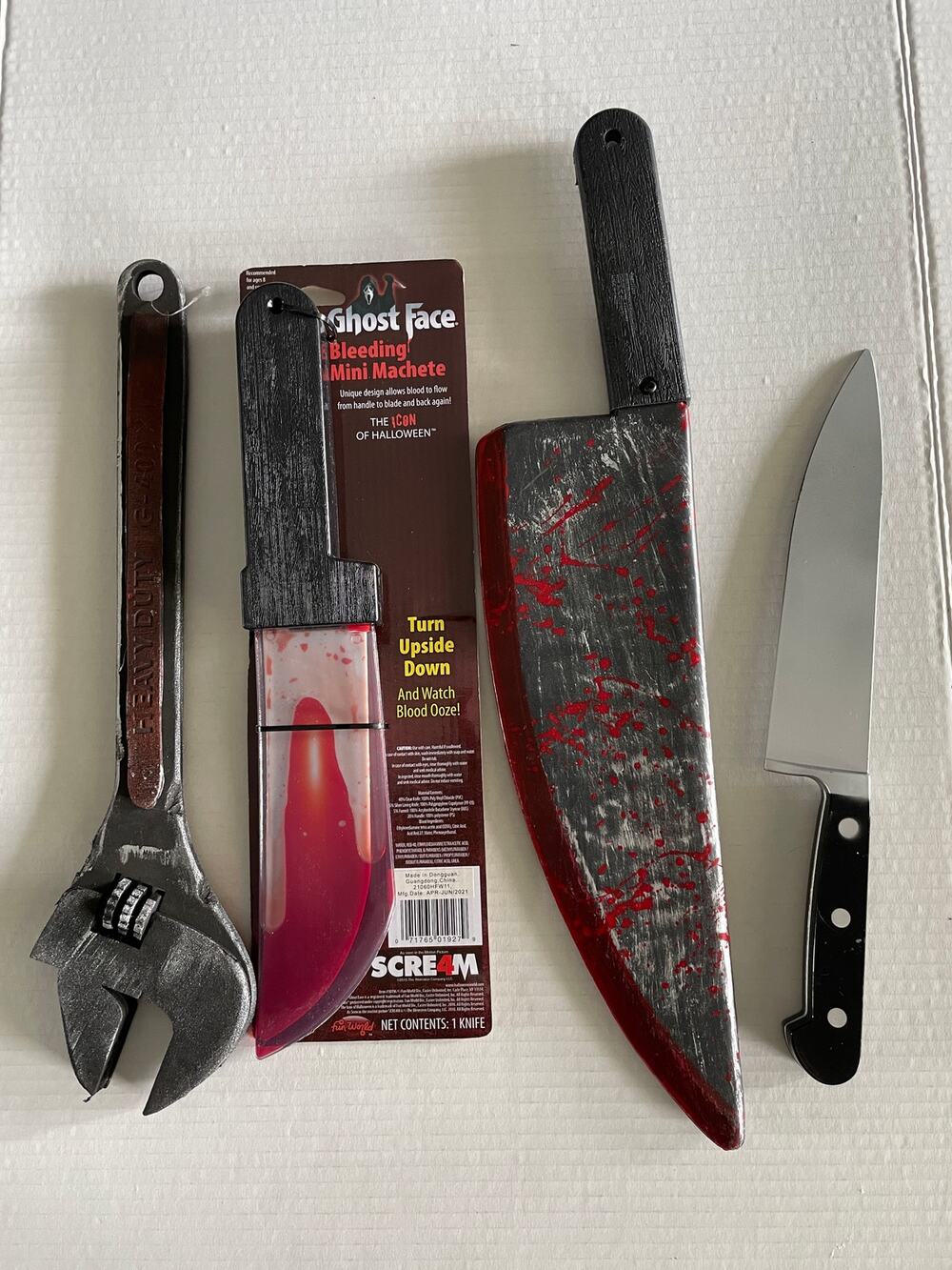 LOT OF KNIFES WEAPONS WRENCH HORROR HALLOWEEN HAUNTED HOUSE PROP DECORATION